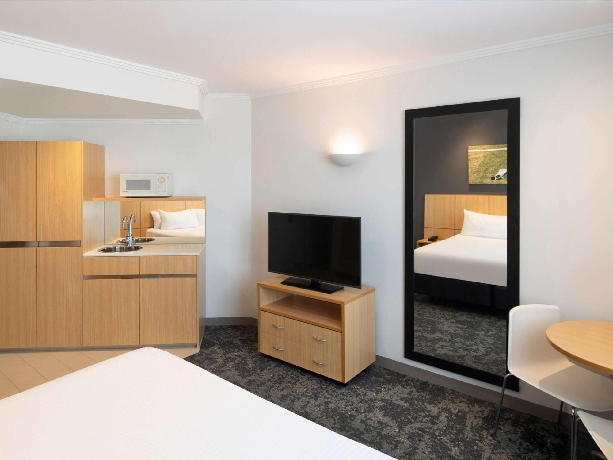 Mercure Sydney Bankstown Esterno foto