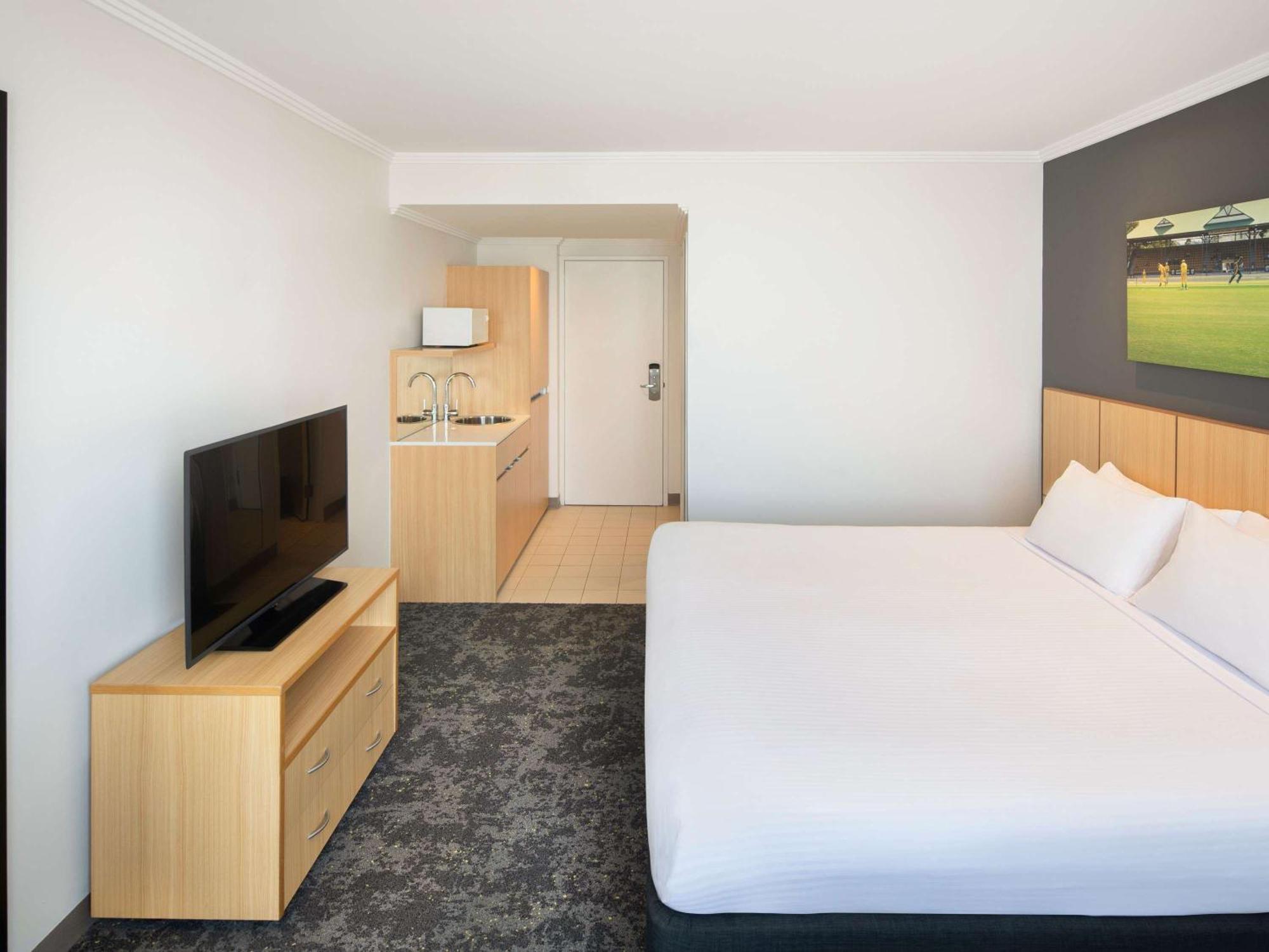 Mercure Sydney Bankstown Esterno foto