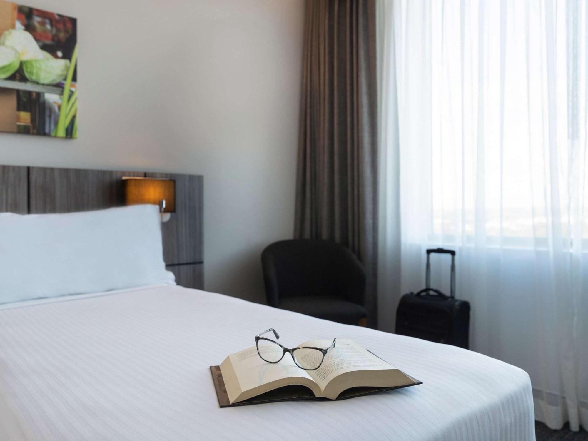 Mercure Sydney Bankstown Esterno foto